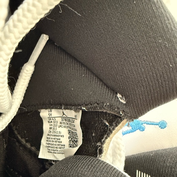 Aid Jordan Retro 11 Youth White and Blue Sneakers - Size 5 - Picture 10 of 10